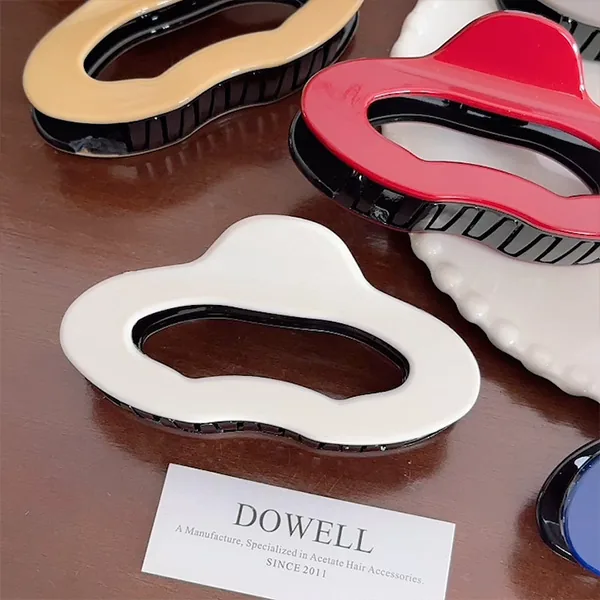 Cloud-shaped acetate hair clip view 3