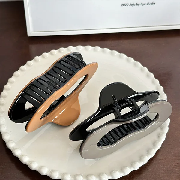 Cloud-shaped acetate hair clip view 4